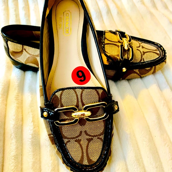 COACH PERRI NWOT GORGEOUS DRIVING MOCCASINS FLATS GOLD HARDWARE SIGNATURE COACH - Picture 2 of 6